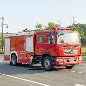 Un camion-citerne à eau Dongfeng 4x2 6000L/8000L neuf convient aux opérations de sauvetage en cas d'incendie forestier. - Product Image 2