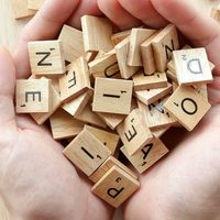 28482 120 pièces Lettres en bois DIY pour la décoration de cadeaux, la création de sous-verres alphabétiques et le jeu de Scrabble