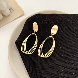 Pendientes de joyería chapados en oro de 18k para mujer, cierre de diseñador de moda - Product Image 6