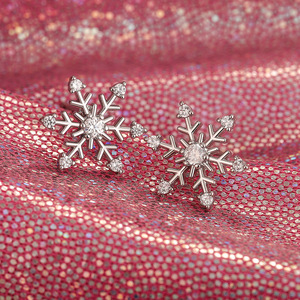 Orecchini a Forma di Fiocco di Neve per Donne, Dolce Regalo Natalizio, Accessorio per Orecchie - Product Image 3