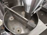 Machine d'emballage d'étanchéité à quatre côtés à plateau tournant de granulés en poudre et déshydratants