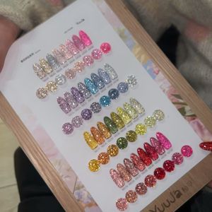 YUUJA Set de 32 Colores de Esmalte de Uñas en Gel con Brillo Reflectante, Esmalte de Uñas en Gel UV con Diamantes Brillantes, Kit de Arte de Uñas para Salón de Belleza - Product Image 1