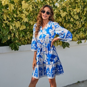Robes décontractées <span class=keywords><strong>mi</strong></span>-longues en polyester à col en V et taille haute, imprimées, style bohème européen et américain, nouvelle collection, vente en gros - Product Image 6