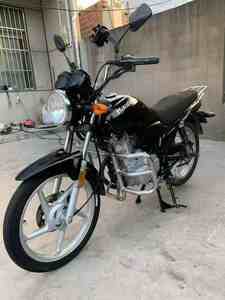 La moto Suzuki Hercules est économe en carburant et durable - Product Image 6