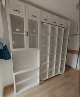 Lit Murphy multifonctionnel avec bureau bibliothèque rotatif |   Lit mural pliable gain de place pour appartement