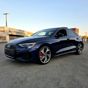 Audi S3 Premium Plus 2023 d'occasion, 4 cylindres turbocompressés, pack S Sport, bleu Navarra métallisé, non modifiée - Product Image 1