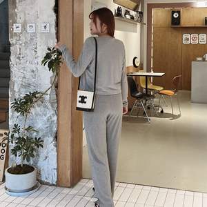 Conjunto de dos piezas de cárdigan de punto para mujer Runqi N8647, gris, asimétrico, de color sólido, de algodón, talla grande, para mujeres con curvas. - Product Image 4