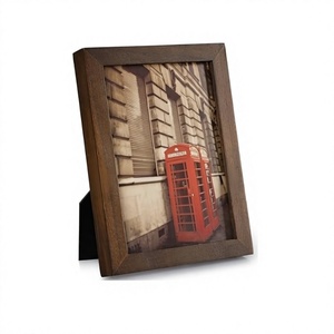 Cadre Photo Marron Rustique en Bois Massif avec Verre Véritable pour Dessus de Table ou Décoration Murale - Product Image 1