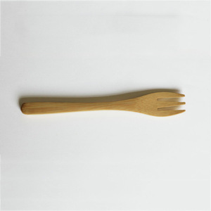 Fourchette à dessert en bambou à trois dents, ustensile en bois naturel pour servir les fruits et les desserts - Product Image 1