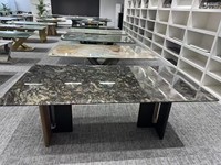 Table ronde élégante en marbre avec finition personnalisée, écologique, résistante aux rayures, disponible dans tous les diamètres pour une utilisation en cuisine ou en salle de bain