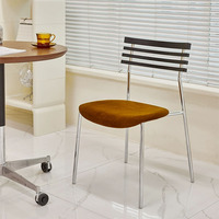 Chaise de luxe rétro minimaliste nordique, chaise à dossier en bois massif de designer célèbre sur internet, chaise de salle à manger en fer pour la maison nordique
