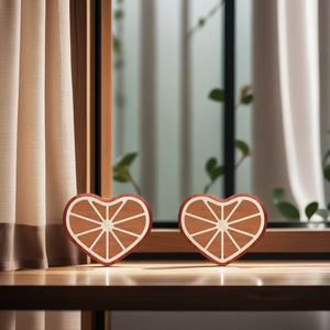 Pendentif en bois de rose en forme de cœur, design orange, cadeau unisexe pour couple, breloque de mode DIY - Product Image 2