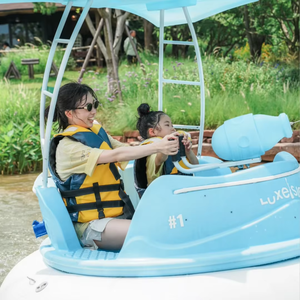 <span class=keywords><strong>TikTok</strong></span> Viral 400K + aime avec LED musique pistolets à eau matériau PE pour parcs aquatiques HDPE gonflable électrique <span class=keywords><strong>Aqua</strong></span> pare-chocs bateaux - Product Image 1