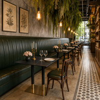 Ensemble de salle à manger de restaurant avec base en bois courbé, table à plateau en marbre et banquette en cuir vert capitonnée, personnalisable OEM