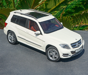 Zhengfeng 1/18 Modelo de Coche de Aleación Fundida a Presión de Fábrica Original GTA GLK <span class=keywords><strong>300</strong></span> SUV para Regalo y Colección - Product Image 4