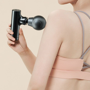 Ponga un fisioterapeuta profesional en su bolsillo. Esta pistola de fascia está equipada con un mango ergonómico. - Product Image 4