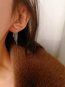 Pendientes Largos de Borla con Circonitas Brillantes, Diseño Exclusivo y de Alta Gama, Color Dorado, para Mujer - Product Image 6