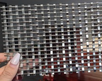 Grilles décoratives modernes en métal tressé ondulé, sur mesure, pour cloisons intérieures, séparateurs de pièce et inserts de portes d'armoires