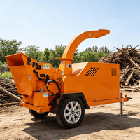 Broyeur de bois PTO efficace de 22,8 kW avec convoyeur de sortie hydraulique pour la collecte des copeaux