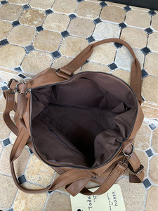 Sac fourre-tout chic en toile PU imperméable pour femme, tendance coréenne 2025, grande capacité, sac à bandoulière de voyage avec compartiment sécurisé pour ordinateur portable et fermeture éclair - Product Image 6