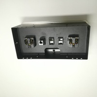 Soket Desktop Paduan Aluminium dengan Penutup Terbuka Flip Up Mengintegrasikan Berbagai Antarmuka Daya AC USB AV HD VGA