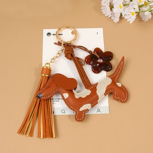 Nuevo 2026 Regalos Navideños para Niños, Accesorios de Moda para Bolsos de Mujer con Diseño de Cachorro, Dijes de Perro Salchicha con Manchas de Cuero PU Suave y Duradero - Product Image 4