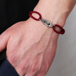 สร้อยข้อมือเชือกสแตนเลสสตีลสีดำ ปรับขนาดได้ แฟชั่นสำหรับทุกเพศ - Product Image 3