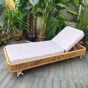 سرير شمس معدني حديث مع تصميم متين مقاوم للأشعة فوق البنفسجية للاستخدام الخارجي بجانب حمام السباحة وفي الفيلات - Product Image 1