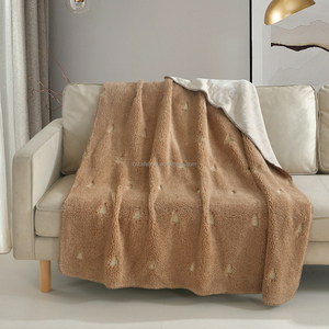 Couverture en flanelle épaisse tissée en polyester recyclé à motif léopard et zèbre, imitation fourrure, pour utilisation en avion - Product Image 1