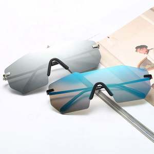 Lunettes de soleil classiques tendance 2019 pour femmes et hommes, verres miroir, lunettes de soleil surdimensionnées sans monture - Product Image 1