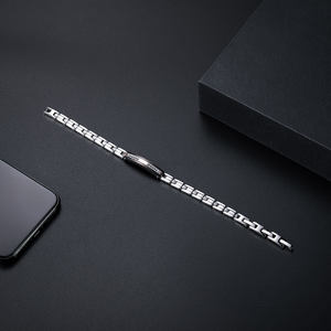 <span class=keywords><strong>Bracciali</strong></span> da <span class=keywords><strong>uomo</strong></span> di marca di design incisi con zirconi neri in acciaio inossidabile, fornitore di gioielli di alta gamma Xinyashang - Product Image 5