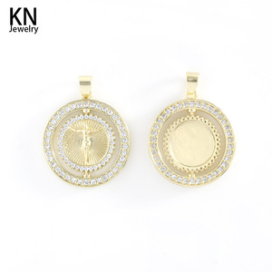 Liontin Salib Katolik Fashion, Lapis Emas 14K, Kuningan, Bentuk Bunga, Model Putar Tengah, Berhiaskan Zirkon - Product Image 1