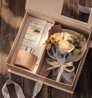 Coffret Cadeau Luxe Saint-Valentin en Gros : Bouquet de Roses Savon, Fleurs Artificielles et Diffuseur à Bâtonnets – Marque Privée