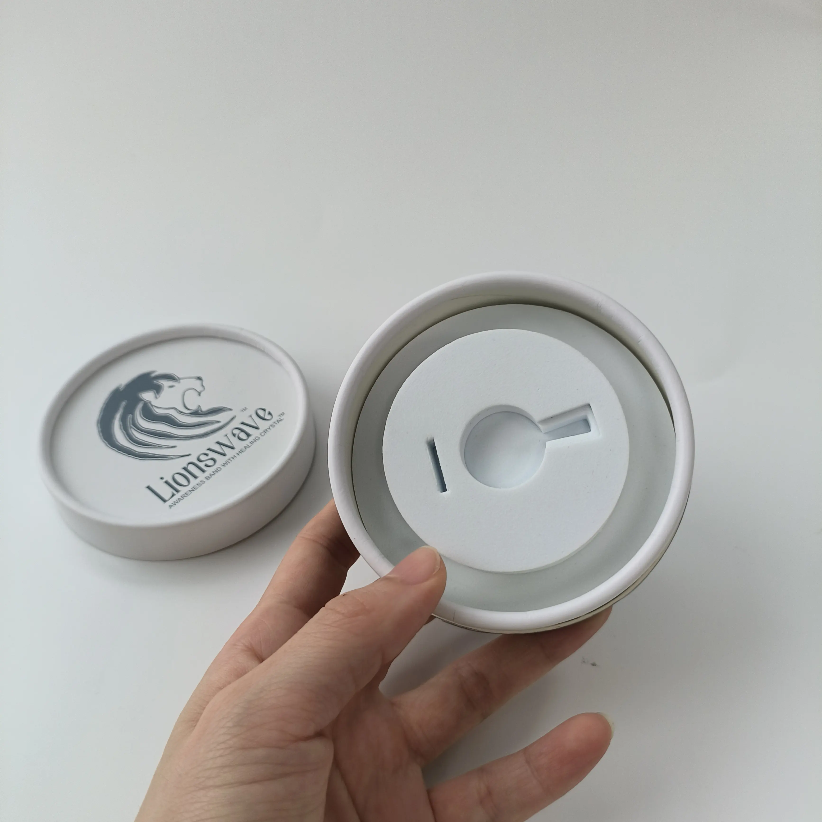 Tapa de embalaje y cajas base Venta caliente Impresión personalizada Anillo redondo de lujo Caja de papel de joyería Embalaje con inserto de espuma Eva