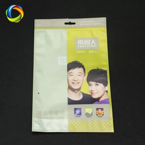 Sac d'emballage en plastique imprimé personnalisé pour vêtements sous-vêtements t-shirt pochette debout compostable fermeture à glissière zip-lock - Product Image 5