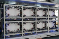 Batterie à flux redox au vanadium 32 kW VRFB pour système de stockage d'énergie longue durée personnalisé avec onduleur hybride