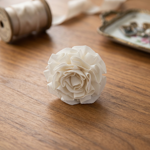 Flores de Madera Sola Blancas Hechas a Mano de 8CM, Ecológicas, Inspiradas en Tailandia, para Decoración de Bodas, Hogar y Oficina, Venta al Por Mayor - Product Image 2
