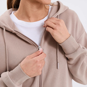 Sudadera con capucha Timeless Everyday para mujer que brinda comodidad, calidez y simplicidad para un estilo de clima fresco sin esfuerzo - Product Image 4