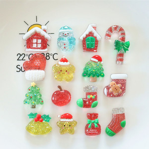 Breloques de Noël en résine plastique scintillante, motifs Père Noël et sapin de Noël en résine époxy ; fournitures de bricolage - Product Image 1