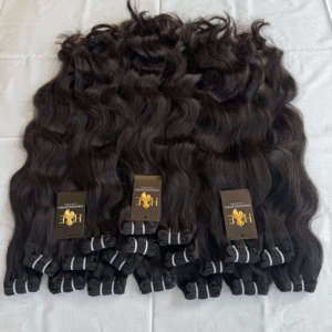 Lots de Cheveux Naturels Bruts du Cambodge avec Closure HD – Ondulations Profondes et Bouclées - Product Image 1