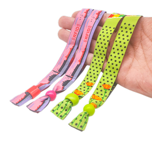 מכירה לוהטת Custom אלסטי צבע שינוי זוהר <span class=keywords><strong>paw</strong></span> הדפסת גליטר wristbands pvc ארוג usb להקת יד סיליקון צמיד עם קסם - Product Image 6