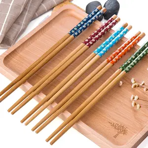 Yüksek kaliteli çevre kişiselleştirilmiş kiraz desen bambu yeniden kullanılabilir ahşap chopstickler