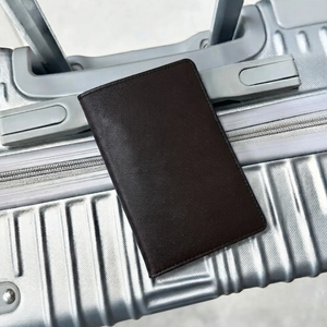 Porta Pasaportes de Cuero Genuino, Funda de Viaje, Organizador de Cartera para Tarjetas de Crédito, Dinero en Efectivo y Bolígrafo - Product Image 1