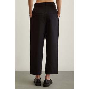 Pantalones Rectos Minimalistas de Cintura Alta Negros para Mujer - Product Image 1