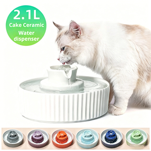 Bebedero Moderno de Cerámica para Gatos, 2.1L, Portátil, Automático, con Dispensador de Porcelana - Product Image 3