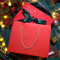 Boîte d'emballage en carton recyclable avec logo estampé à chaud, design moderne, double porte, nœud papillon rouge, revêtement UV pour Noël