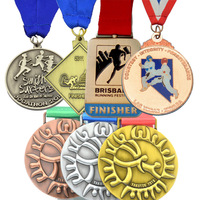 Médaille personnalisée en alliage de zinc 3D en relief, médailles de récompense de football en or et argent plaqué avec ruban pour les vainqueurs de compétitions sportives
