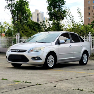 Ford Focus Classic 1.8L Automatique Hatchback 2014 Voitures d'occasion Voitures de seconde main Voiture pas chère pour l'exportation - Product Image 1