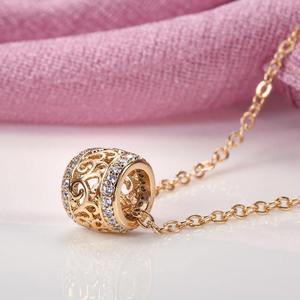 Hollow Out Hourglass Pendant Necklace for Women, Minimalist Fashion Collarbone Chain with Elegant Style - Product Image 2