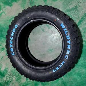 Neumáticos Todoterreno LT265/60R18 Hechos de Caucho Resistente con Rendimiento en Lodo, Arena y Grava - Product Image 3